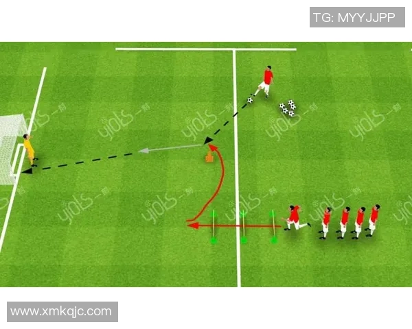 足球场上的躲球大师 他们如何在瞬间躲避强力射门与精准防守